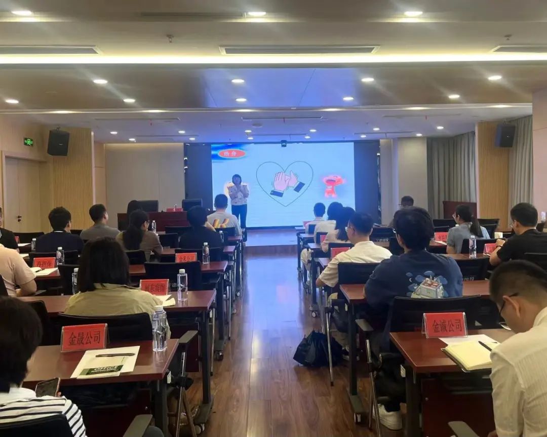 与压力共舞，，，，，，，，做幸福的自己——市博源国际公司开展心理健康知识讲座